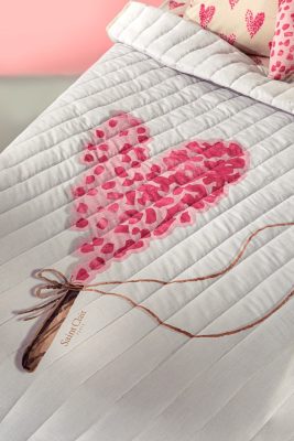 Παιδικό πάπλωμα μονό της εταιρείας Saint Clair, χρώματος ροζ με σχέδιο καρδιάς.