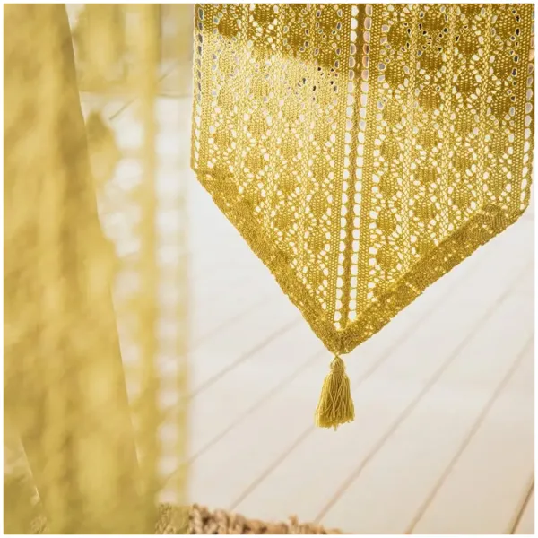 Sea Glass Runner Crochet Gofis Home. Διαστάσεις: 32×160 cm. Είναι κατασκευασμένο από ποιοτικό ύφασμα 100% βαμβάκι. Χρώμα: spring green.