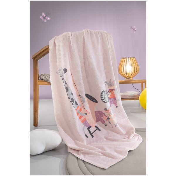 Παιδική κουβέρτα "Ultrasoft" από την Saint Clair Paris. Μαλακή κουβέρτα με digital print σχέδιο. Συνδιάστε με τα υπόλοιπα προϊόντα της σειράς "Jazz Lilac" και ολοκληρώστε το σετ παιδικού δωματίου. Διάσταση 160x220εκ.