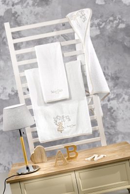 Σετ 2 τμχ. βρεφικές πετσέτες κατασκευασμένες από 100% βαμβάκι υψηλής ποιότητας. Το σετ αποτελείται από μία πετσέτα 40x60εκ. και μια πετσέτα 65x120εκ.