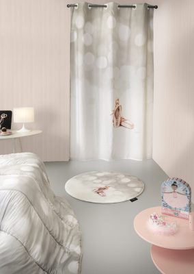 Παιδική κουρτίνα soft & touch από την εταιρεία Saint Clair Paris με χαριτωμένο digital print σχέδιο που θα ολοκληρώσει την διακόσμηση του δωματίου. Διάσταση 160x240εκ.
