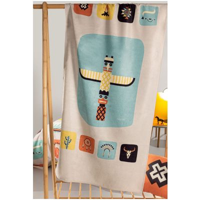 Παιδική πετσέτα μπάνιου / θαλάσσης βαμβακερή με μοντέρα σχέδια και έθνικ χρώματα από τον οίκο Saint Clair Paris. Ολοκληρώστε το σετ με τα υπόλοιπα προϊόντα της σειράς "Indian". Διάσταση 75x155εκ.